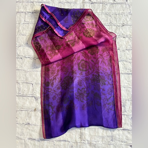 ADRIENNE VITTADINI 100% SILK WITH GOLD METALLIC FLORAL MULTI PURPLE SCARF O/S - Picture 6 of 6